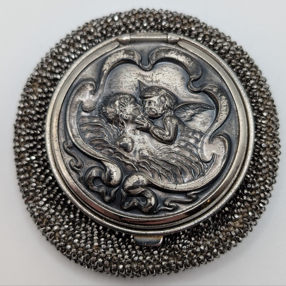Victorian Cut-Steel “Tam-O’-Shanter” Coin Purse – Cherub Lid (c. 1890s)